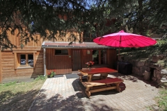 Entrée et terrasse du chalet